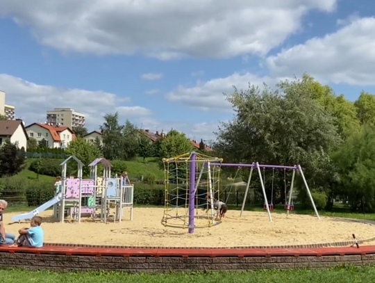 Miasto realizuje kolejną inwestycję w ramach Budżetu Obywatelskiego. Plac zabaw i siłownia przy Amelungu