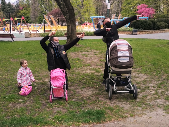 Mieszkańcy zatańczyli z aktorami Teatru Rozrywki