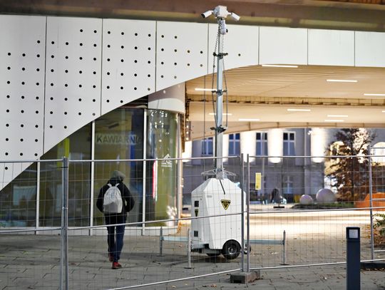 Monitoring pod estakadą już działa, ale nie na wyobraźnię pieszych
