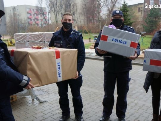 Mundurowi odwiedzili najmłodszych