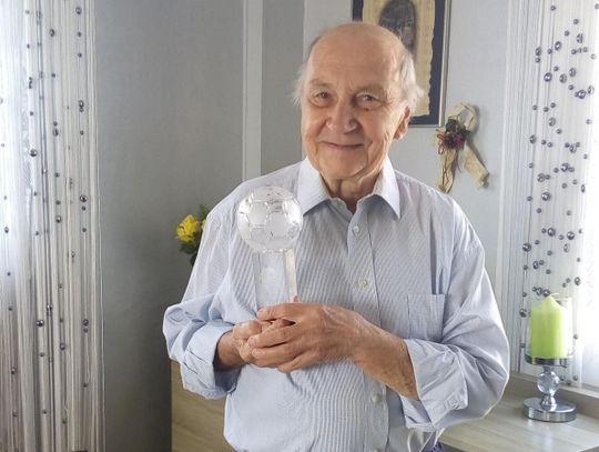 Nagroda im. Gerarda Cieślika w rękach Eugeniusza Fabera