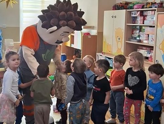 Najmłodsi uczą się ekologii. Rozstrzygnięcie konkursu „Plakat promujący segregację śmieci” w Świętochłowicach