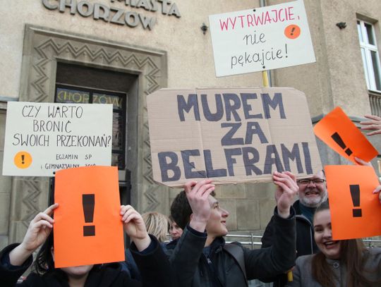 Nauczyciele i uczniowie protestowali w centrum miasta