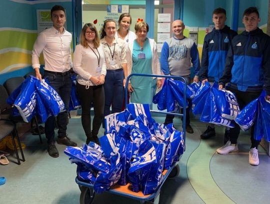 Niebiescy odwiedzili małych pacjentów