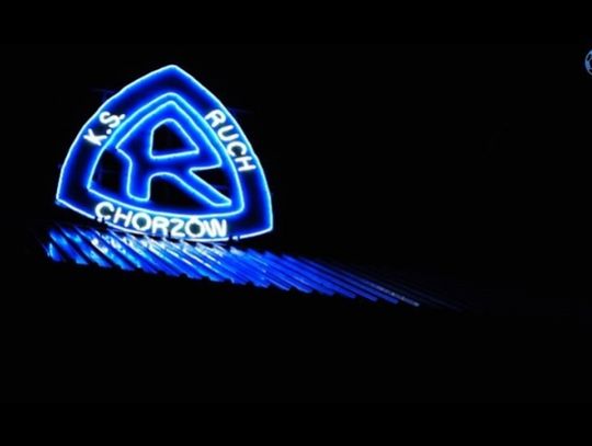 Niebieska eRka na niebie się mieni