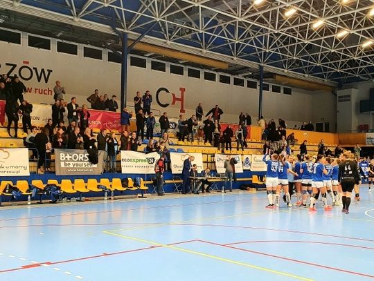 "Niebieskie" gromią Karkonosze w meczu na szczycie 1 ligi