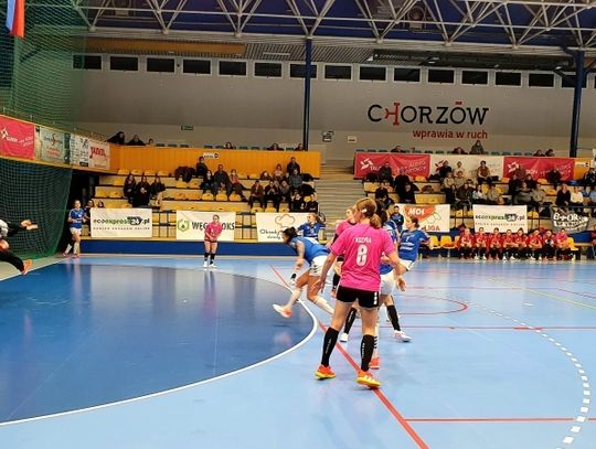 "Niebieskie" pewnie pokonują "Srebrne Lwice" i umacniają się na pozycji lidera