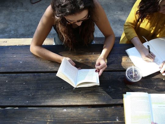 O czym musi pamiętać student pierwszego roku, który pobiera rentę rodzinną?