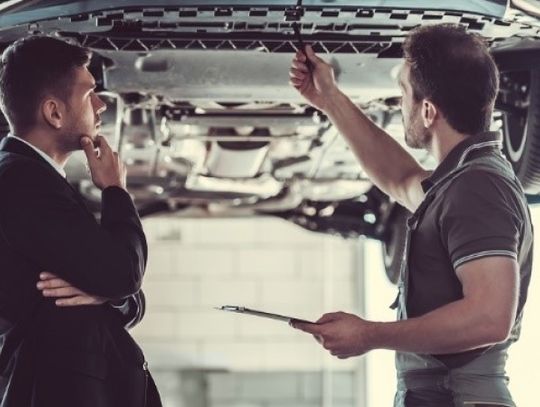 Obowiązkowe badania techniczne samochodu? A może lepiej wcześniej udać się do serwisu?