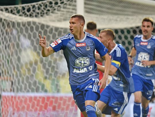 Obroniony karny, przerwany mecz i gol tuż przed ostatnim gwizdkiem. Ruch remisuje z Puszczą
