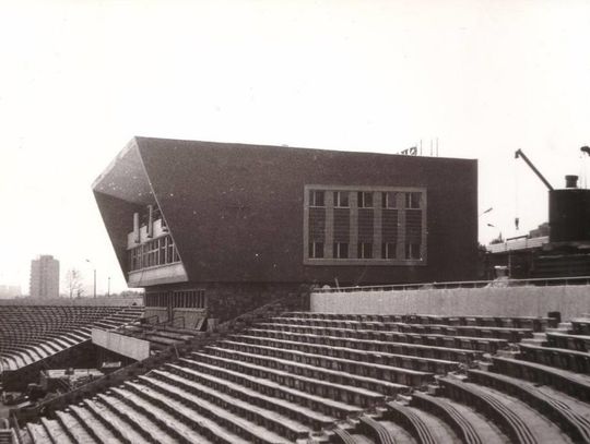 Od kiosku Ruchu po blokowisko – śladami architektury PRL-u w Świętochłowicach. Spacer miejski