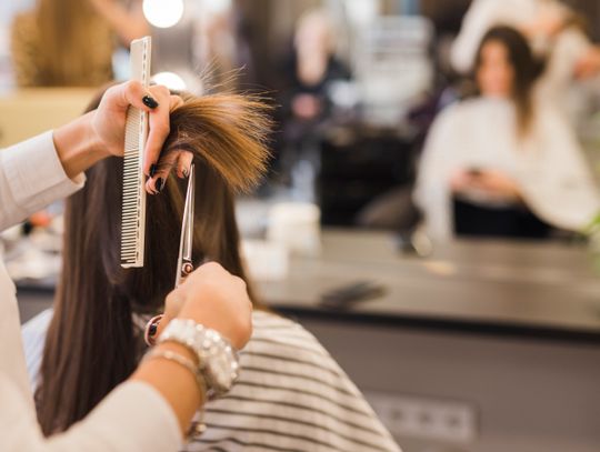 Oddadzą włosy kobietom chorym na raka