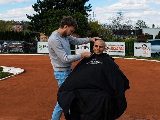 Ogolili głowy własne i swoich rywali. Śląsk Świętochłowice z efektownym zwycięstwem i pięknym gestem dla Cancer Fighters!