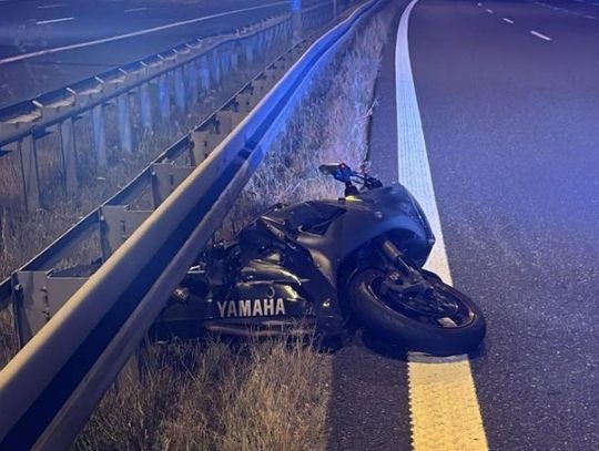 Pędził ponad 200 km/h. Stracił panowanie nad motocyklem i uderzył w radiowóz