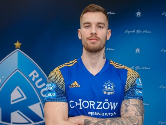 Po czteroletniej przerwie wznawia karierę. Biskup zawodnikiem Ruchu