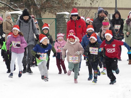 Pobiegli dla potrzebujących. Mila dla "dużych" i 400 m dla najmłodszych [ZDJĘCIA]