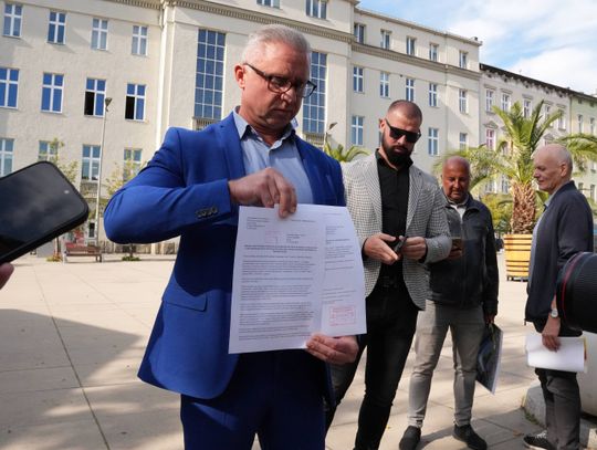 Podpisy zmarłych na listach poparcia referendum. “Nie jest to w naszym interesie”
