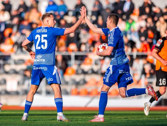 Podział punktów w Głogowie. Niebiescy w lany poniedziałek zremisowali z Chrobrym 1:1 Podział punktów w Głogowie. Niebiescy w lany poniedziałek zremisowali z Chrobrym 1:1