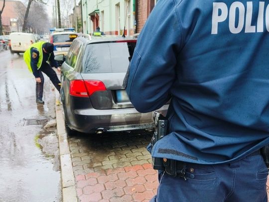 Policja walczy z nieprawidłowym parkowaniem w mieście