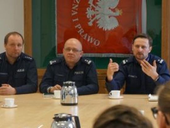 Policjanci i seniorzy o bezpieczeństwie