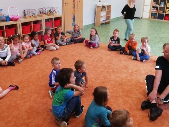 Policjanci na festynie w Przedszkolu nr 19