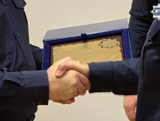 Policjanci ze Świętochłowic pożegnali zasłużonego naczelnika. Czas na emeryturę!