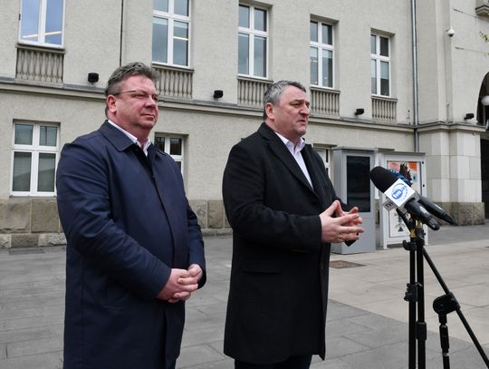 Polityczny spór o podpisy. Posłowie PiS interweniują w sprawie filmu z chorzowską lekarką