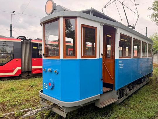 Ponad 100-letni tramwaj wyjechał na śląskie tory! Można poczuć się jak na Majorce