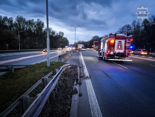 Poranny paraliż na DTŚ w Świętochłowicach. Ciężarówka uderzyła w bariery