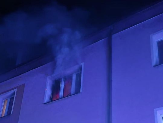 Pożar mieszkania przy ul. Drzymały w Świętochłowicach. Jedna osoba trafiła do szpitala