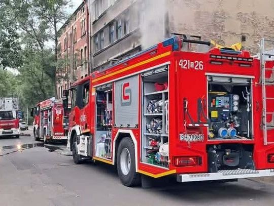 Pożar przy ul. 11 Listopada. Ogień pojawił się w dwóch pustostanach