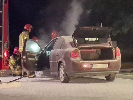 Pożar samochodu na stacji paliw w Chorzowie [ZDJĘCIA]