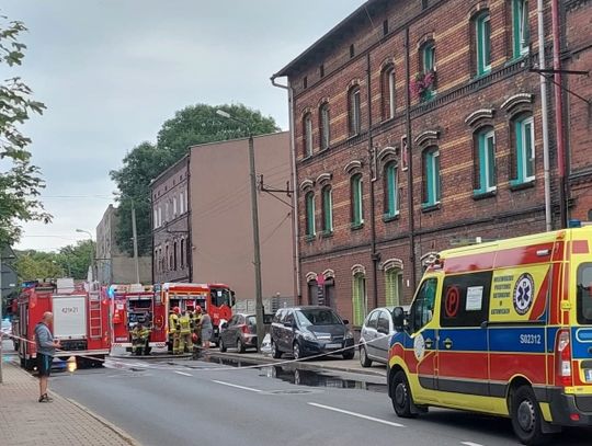 Pożar w kamienicy przy ul. Głównej [ZDJĘCIA]