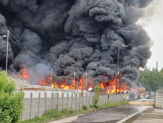 Pożar w Siemianowicach Śląskich. Strażacy walczą z ogniem [ZDJĘCIA]