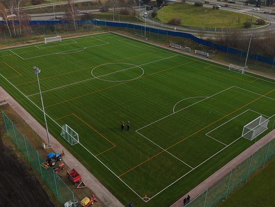 Prace związane z wymianą murawy na boisku Kresy skończone, teraz czas na nową halę pneumatyczną!