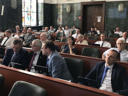 Prezydent z absolutorium