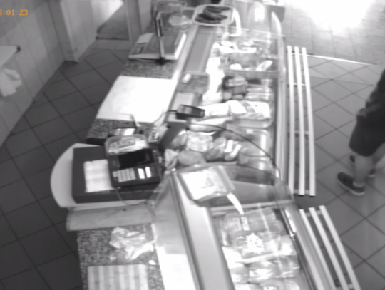 Próbował okraść sklep. Teraz szuka go policja