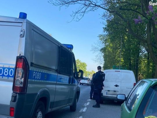 Prowadził auto pomimo sądowego zakazu. W jego zatrzymaniu pomogła reakcja policjanta w cywilu