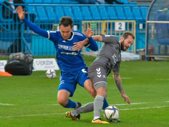 Przedostatnia drużyna tabeli za silna dla piłkarzy Ruchu! "Niebiescy" na drugim miejscu po pierwszej rundzie rozgrywek