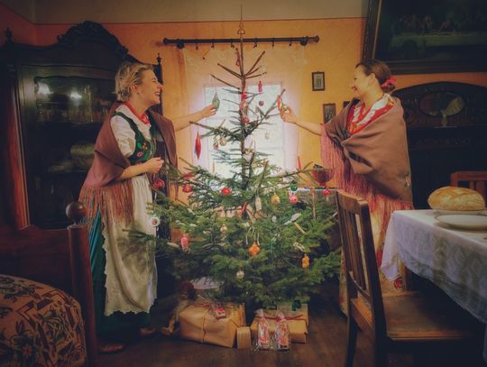 "Przewodnik po świątecznych wystrojach", czyli grudniowy etnospacer w chorzowskim Skansenie