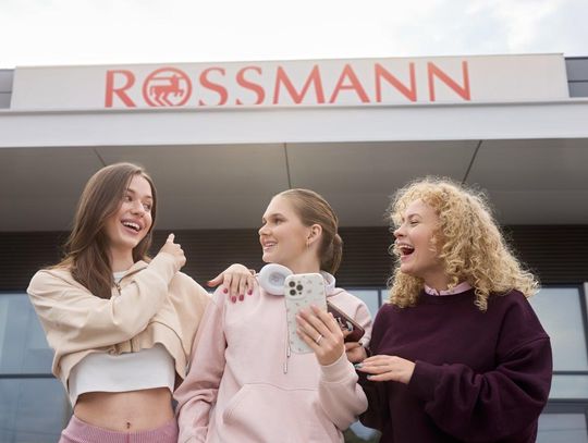 „Przydatne w drogerii” – korzystaj z aplikacji na zakupach w Rossmannie