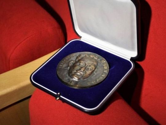 Przyznano medale za zasługi dla miasta