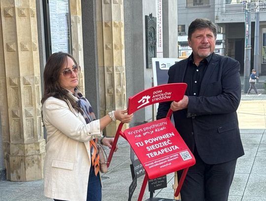 Puste krzesła w Teatrze Śląskim. Dom Aniołów Stróżów ze specjalną akcją