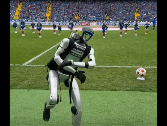 Robot – influencer na Meczu Mistrzów! “No i elegancko, człowieku”