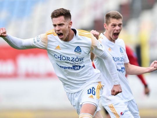 Ruch górą w derbach