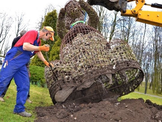 Rzeźba wiewiórki ustąpiła miejsca "Źrebakom"