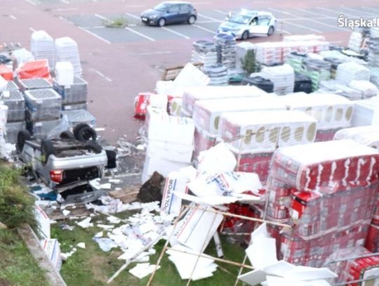 Samochód spadł ze skarpy tuż przy granicy Chorzowa