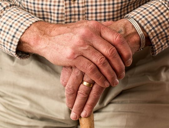 Senior nie wiedział, gdzie jest. Zajął się nim chorzowski funkcjonariusz Senior nie wiedział, gdzie jest. Zajął się nim chorzowski funkcjonariusz