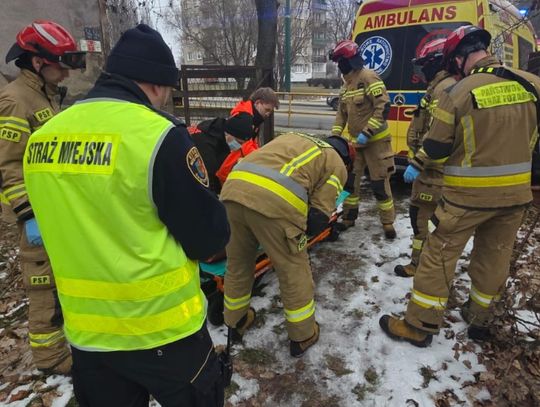 Skuteczna interwencja Straży Miejskiej w Świętochłowicach. Pomoc udzielona osobie w kryzysie bezdomności