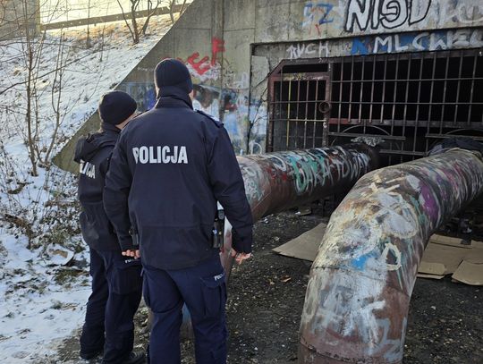 Służby łączą siły, by w Świętochłowicach chronić osoby bezdomne przed zimnem